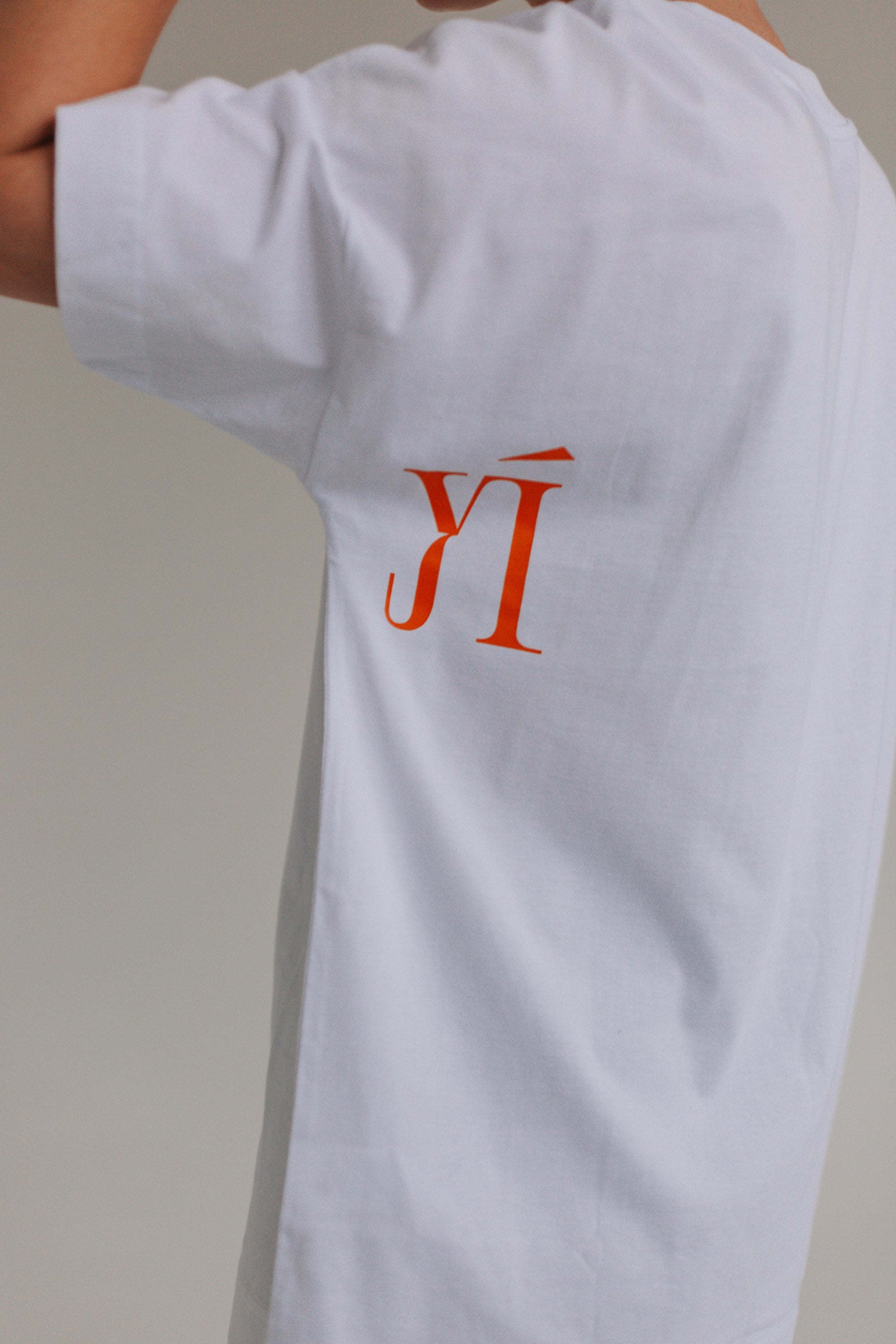 T-shirt / YI